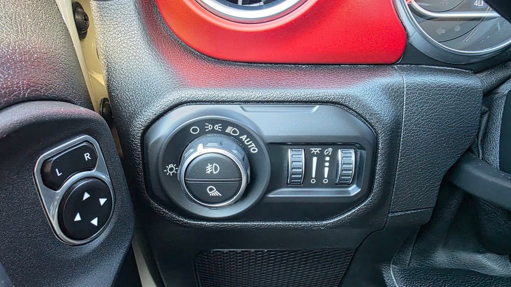 Used 2020 Jeep Gladiator Rubicon w/ Trailer Tow Package image 29