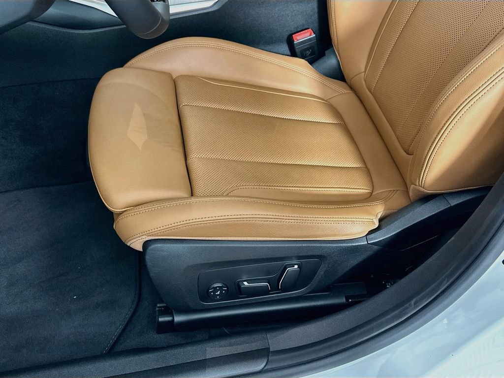 Used 2025 BMW 330i xDrive Sedan AWD/4WD image 27