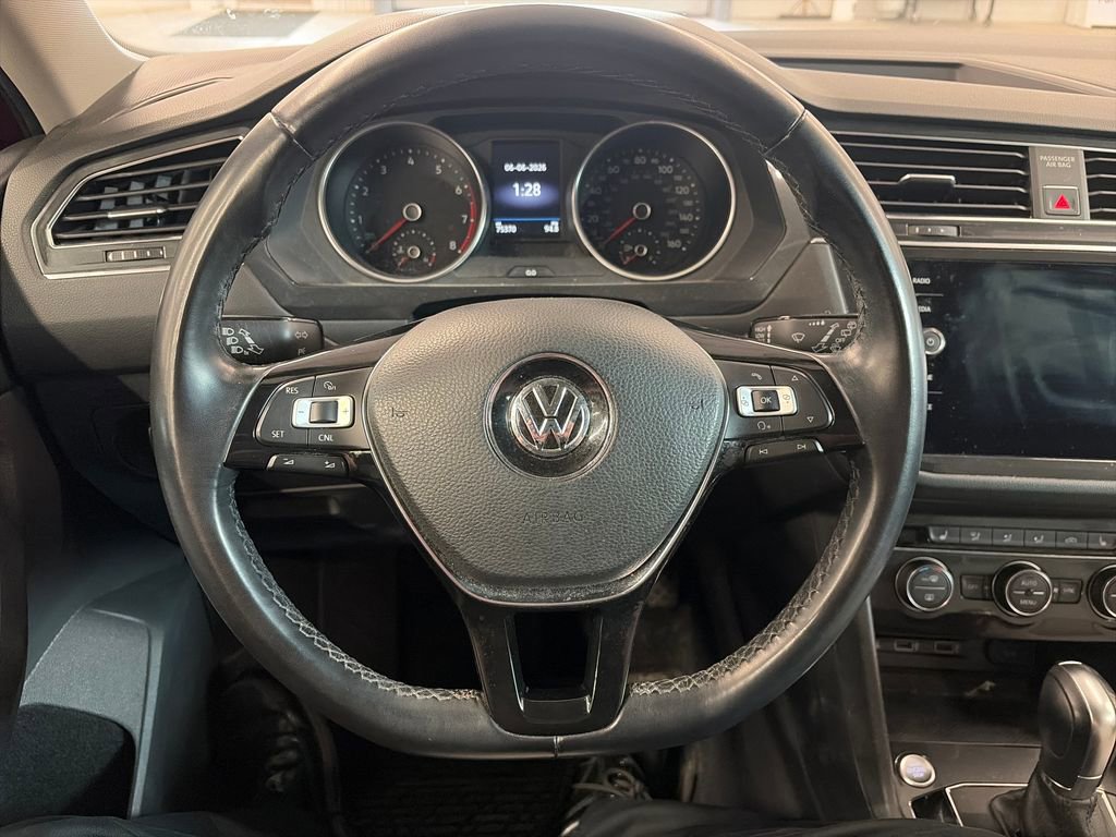 Used 2018 Volkswagen Tiguan SE AWD/4WD image 17