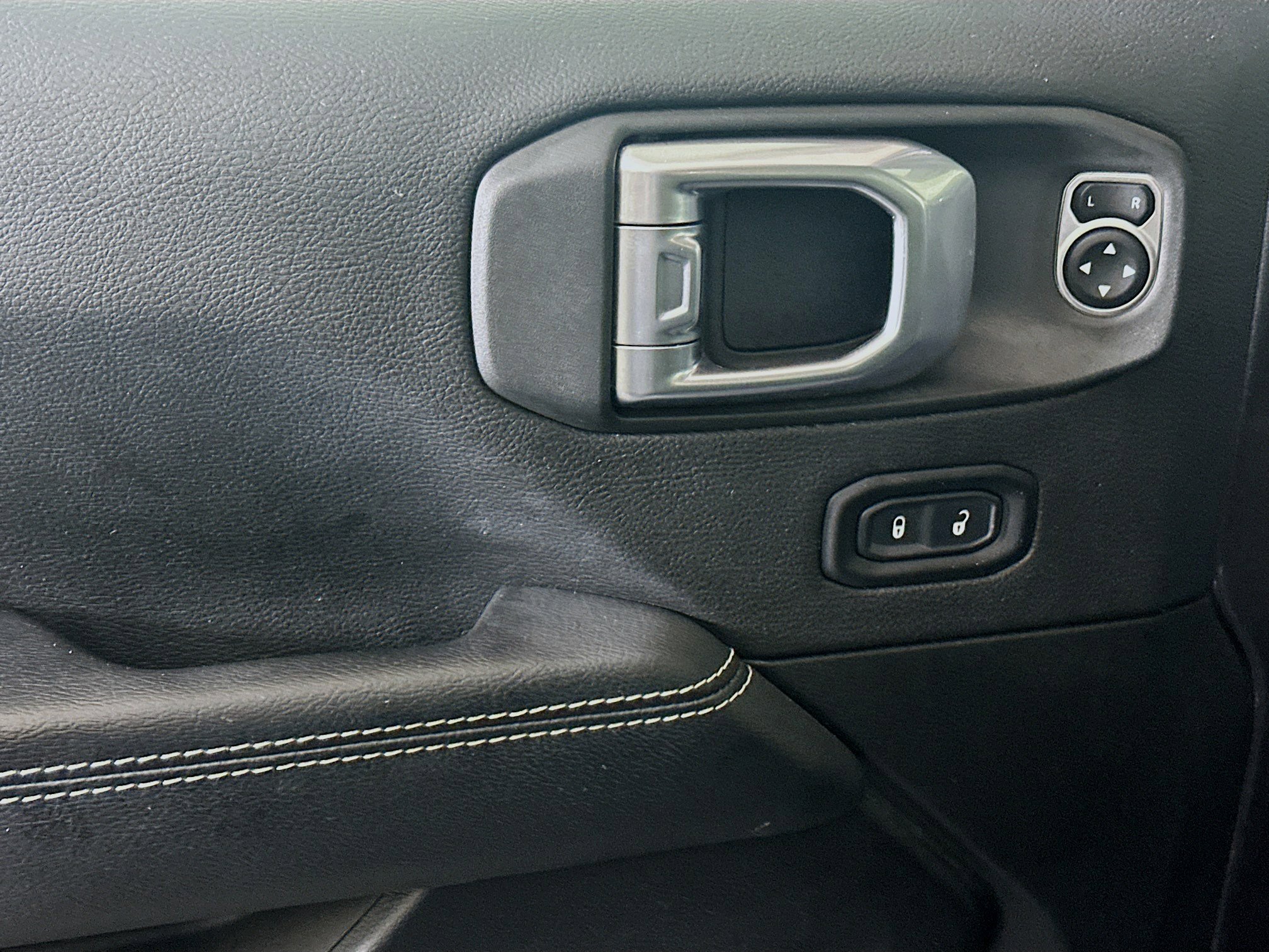 Used 2022 Jeep Wrangler Sahara w/ Cold Weather Group image 15