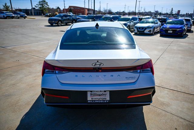 New 2026 Hyundai Elantra SE image 4