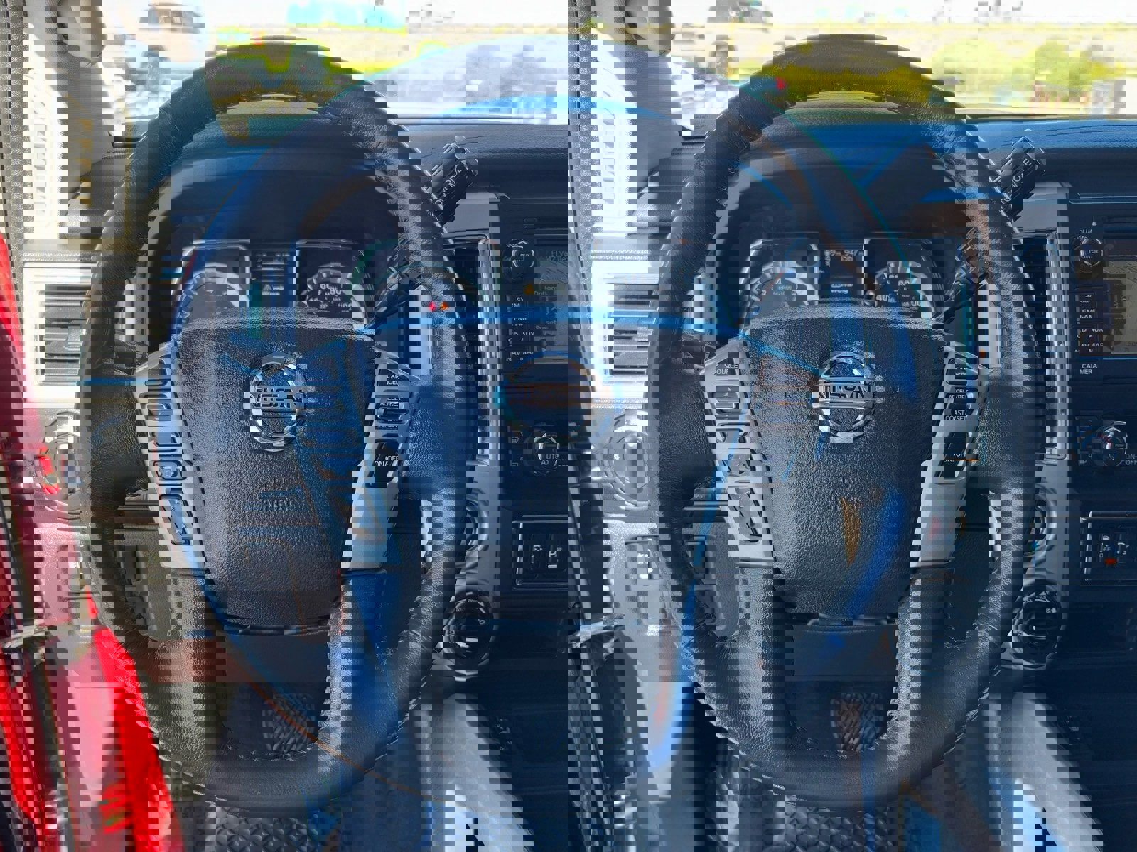 Used 2018 Nissan Titan SV w/ SV Convenience Package image 18