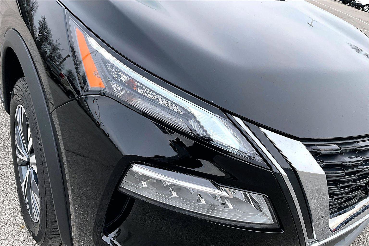 Used 2023 Nissan Rogue SV image 30