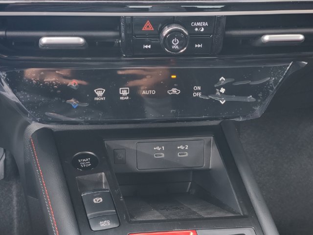New 2025 Nissan Kicks SR FWD image 15