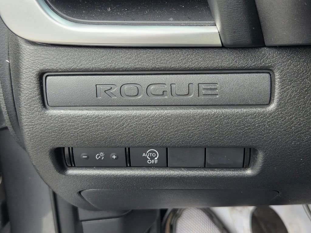 Used 2023 Nissan Rogue S image 25