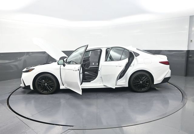 Used 2026 Toyota Camry SE FWD image 42