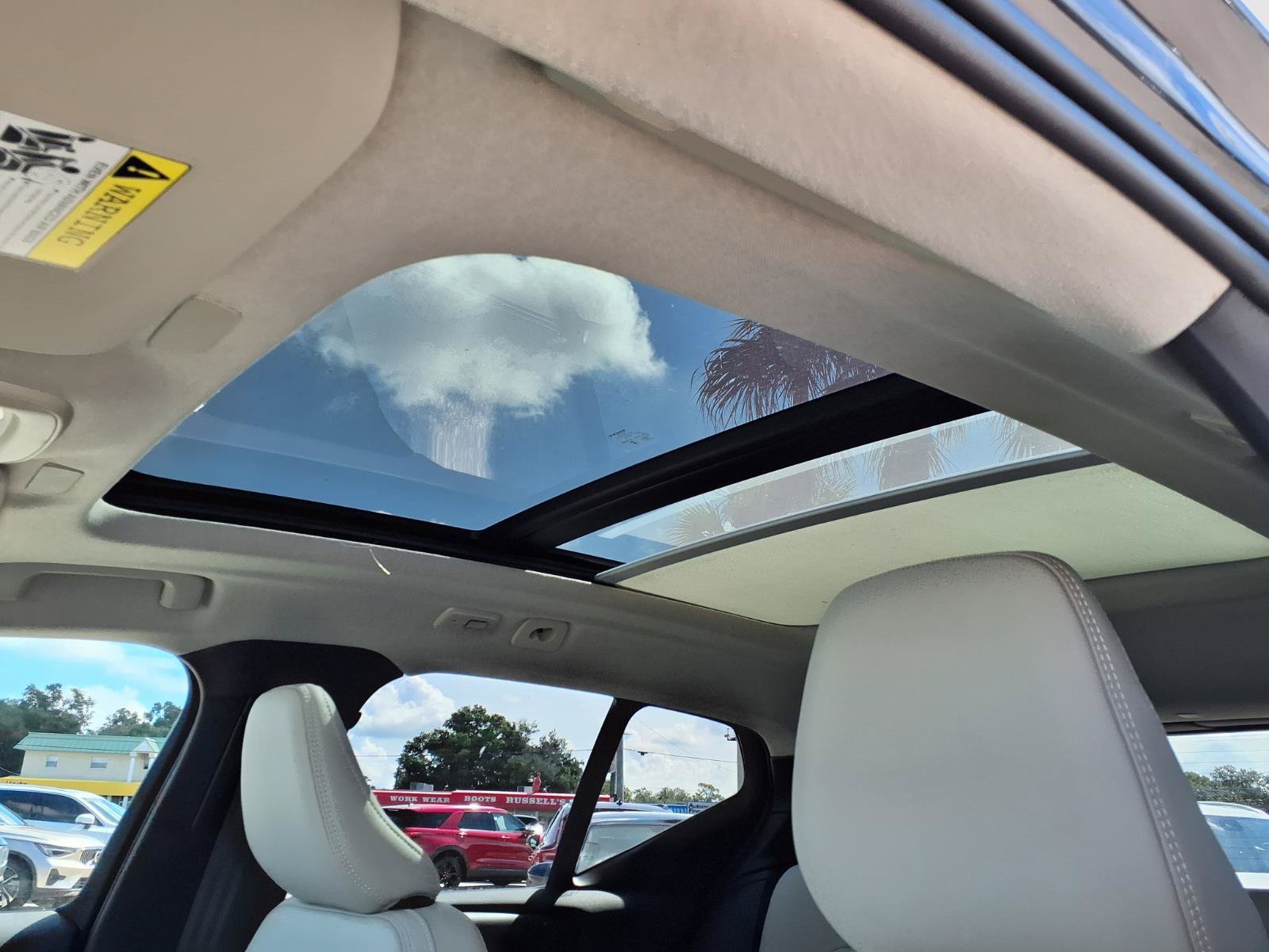 Certified 2025 Volvo XC40 B5 Ultra AWD/4WD image 24