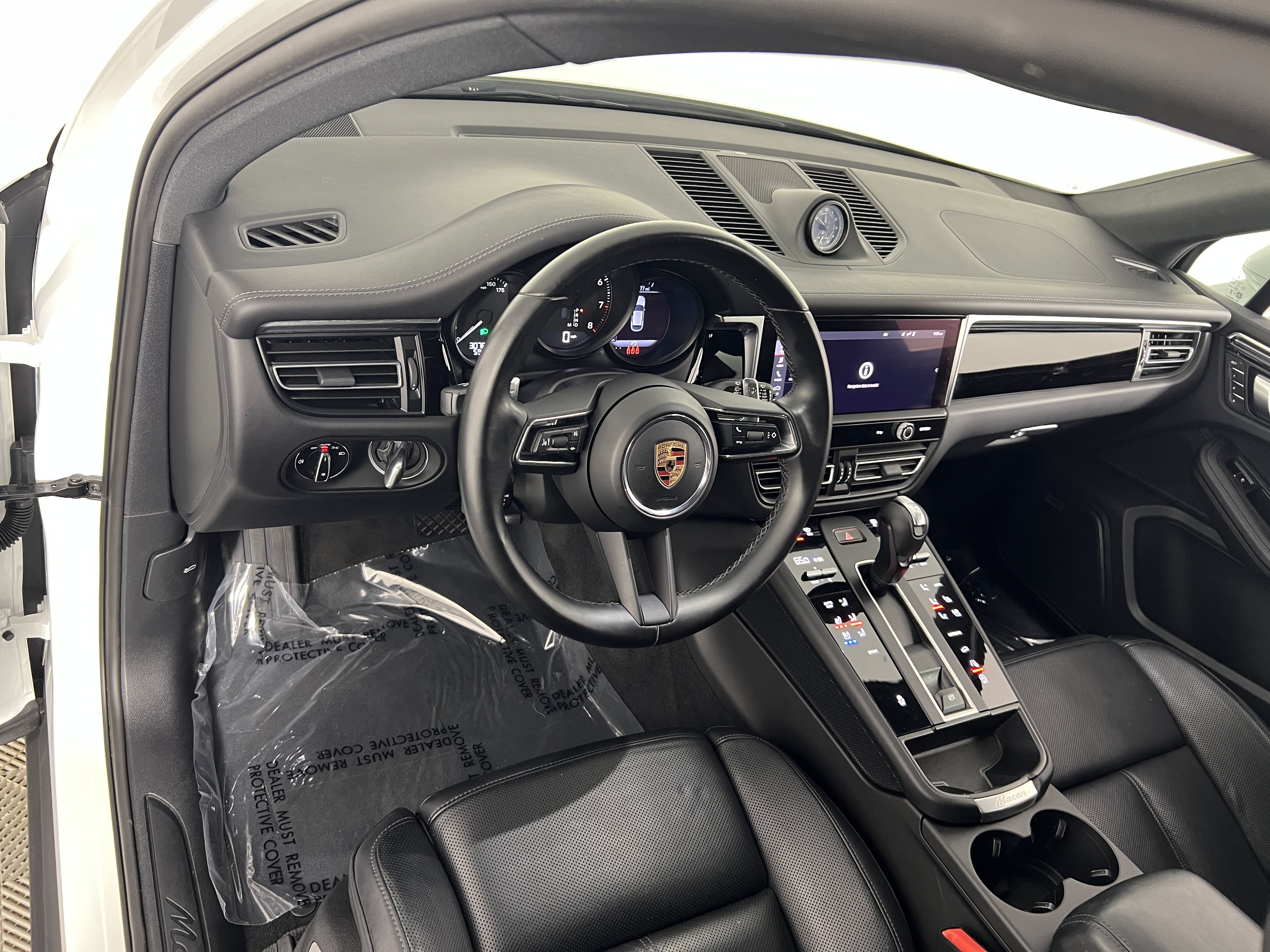 Certified 2024 Porsche Macan AWD/4WD image 4