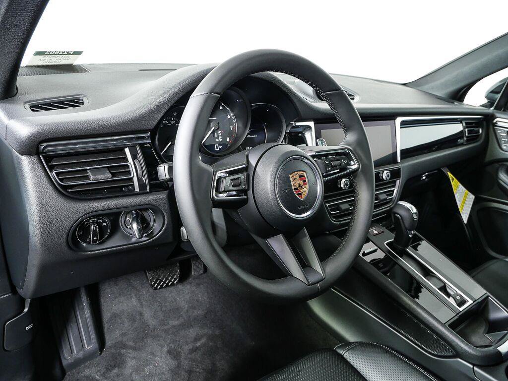Certified 2026 Porsche Macan Turbo AWD/4WD image 4