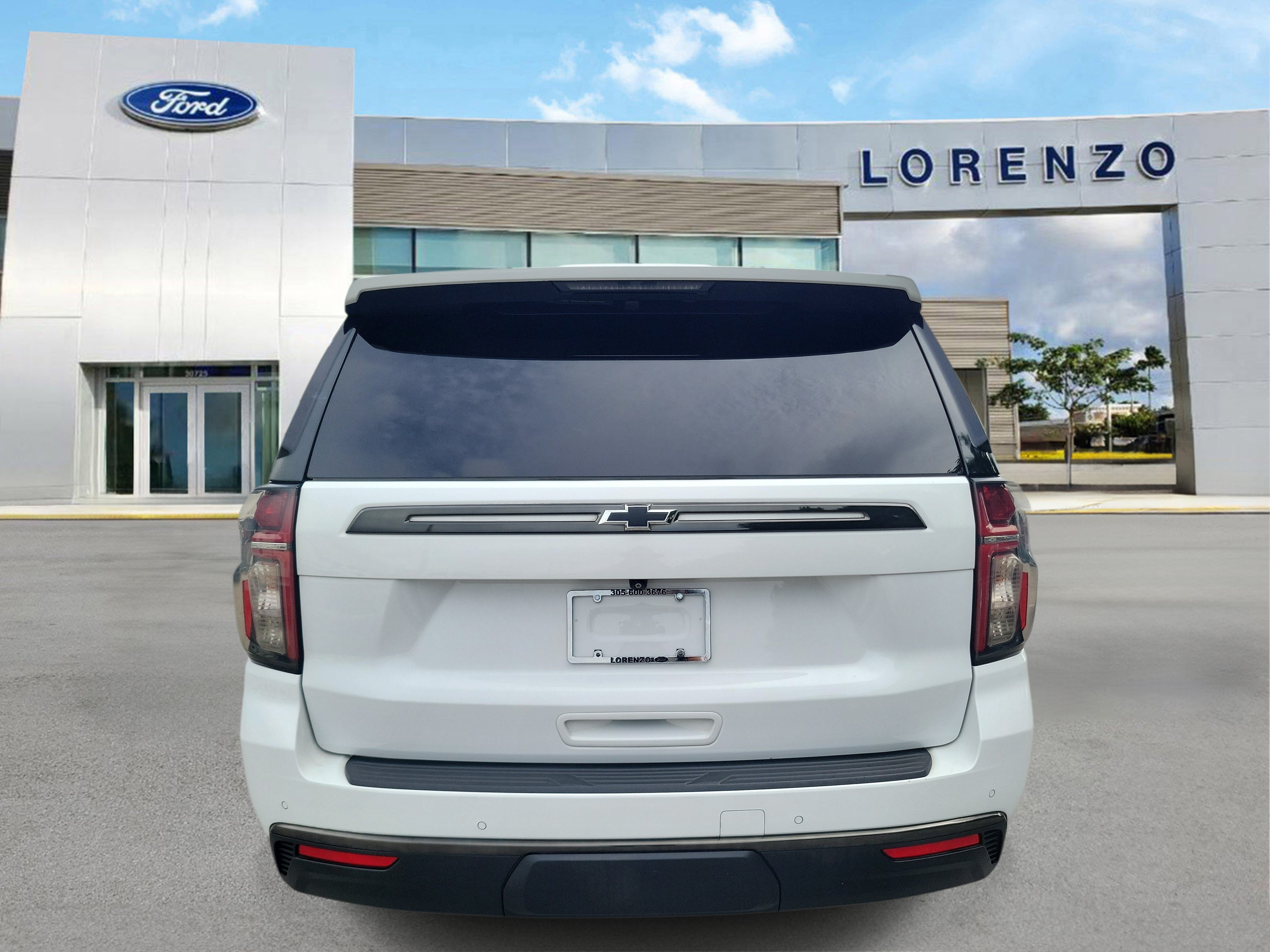 Used 2022 Chevrolet Tahoe Z71 w/ Luxury Package AWD/4WD image 6