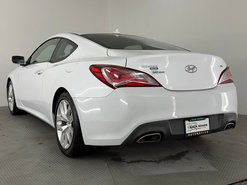 Used 2015 Hyundai Genesis 3.8 RWD image 7