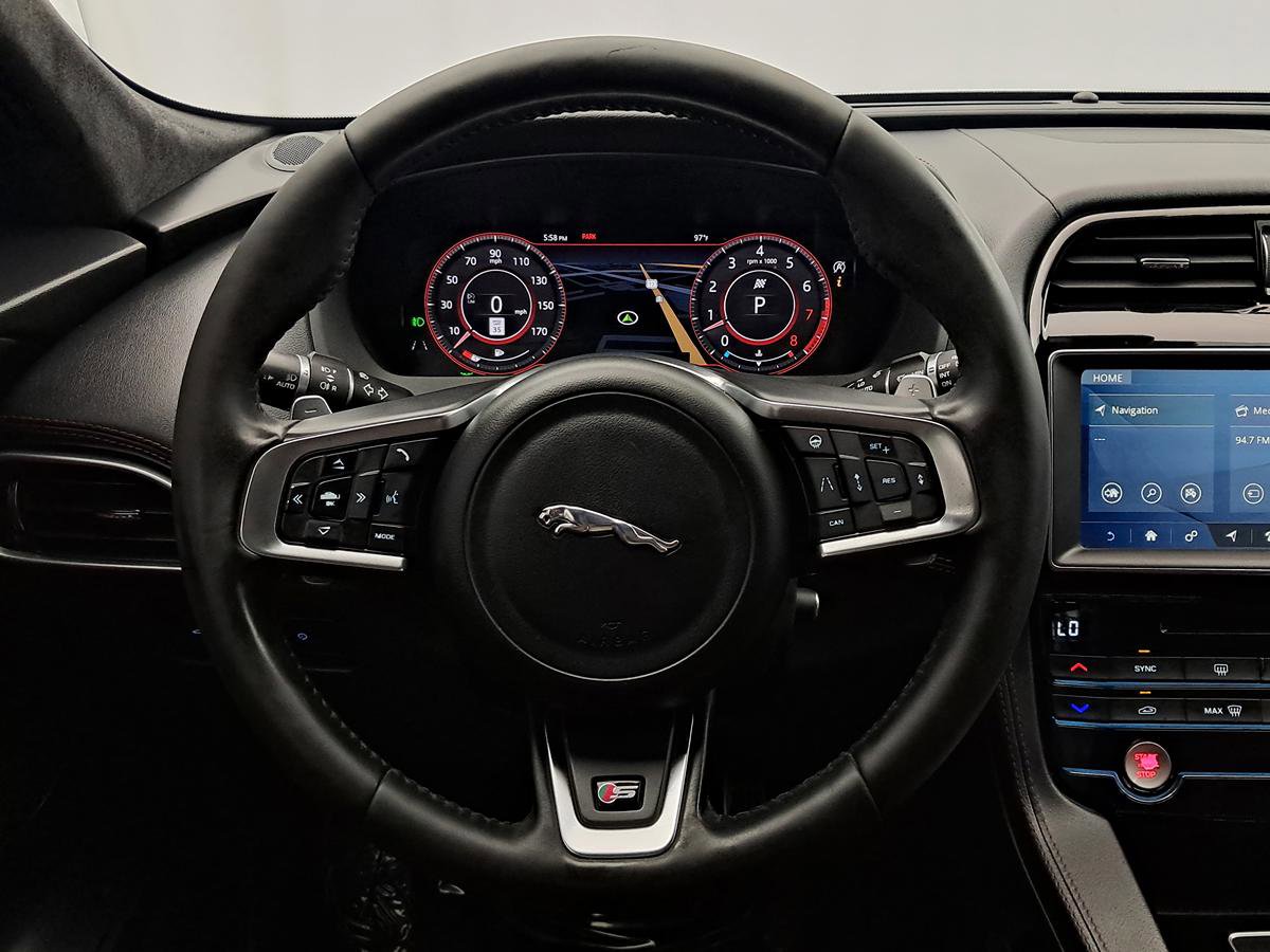 Used 2019 Jaguar F-PACE S image 10