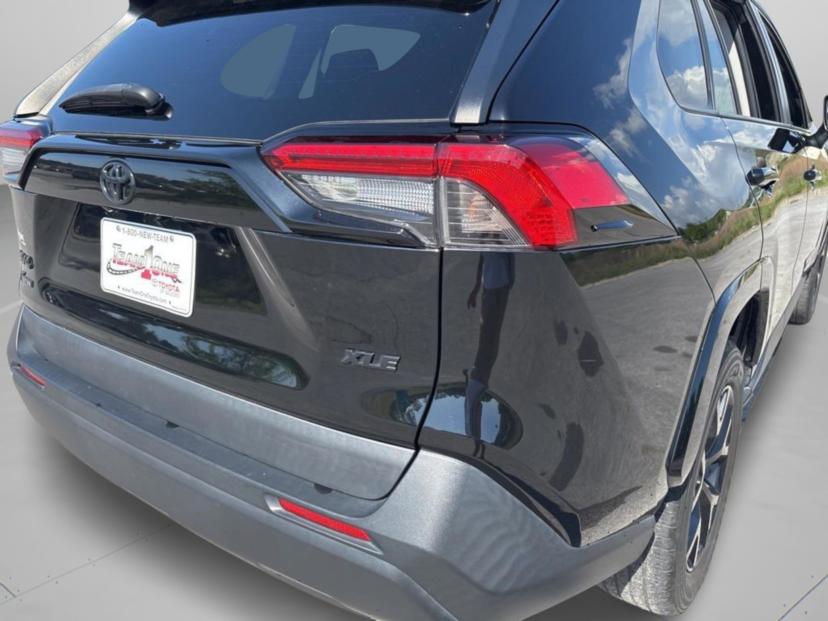 Used 2021 Toyota RAV4 XLE image 41