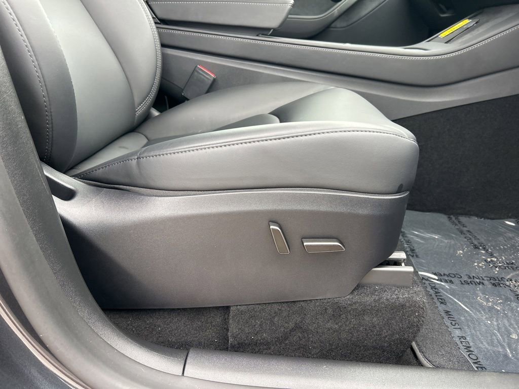 Used 2025 Tesla Model Y Long Range image 34