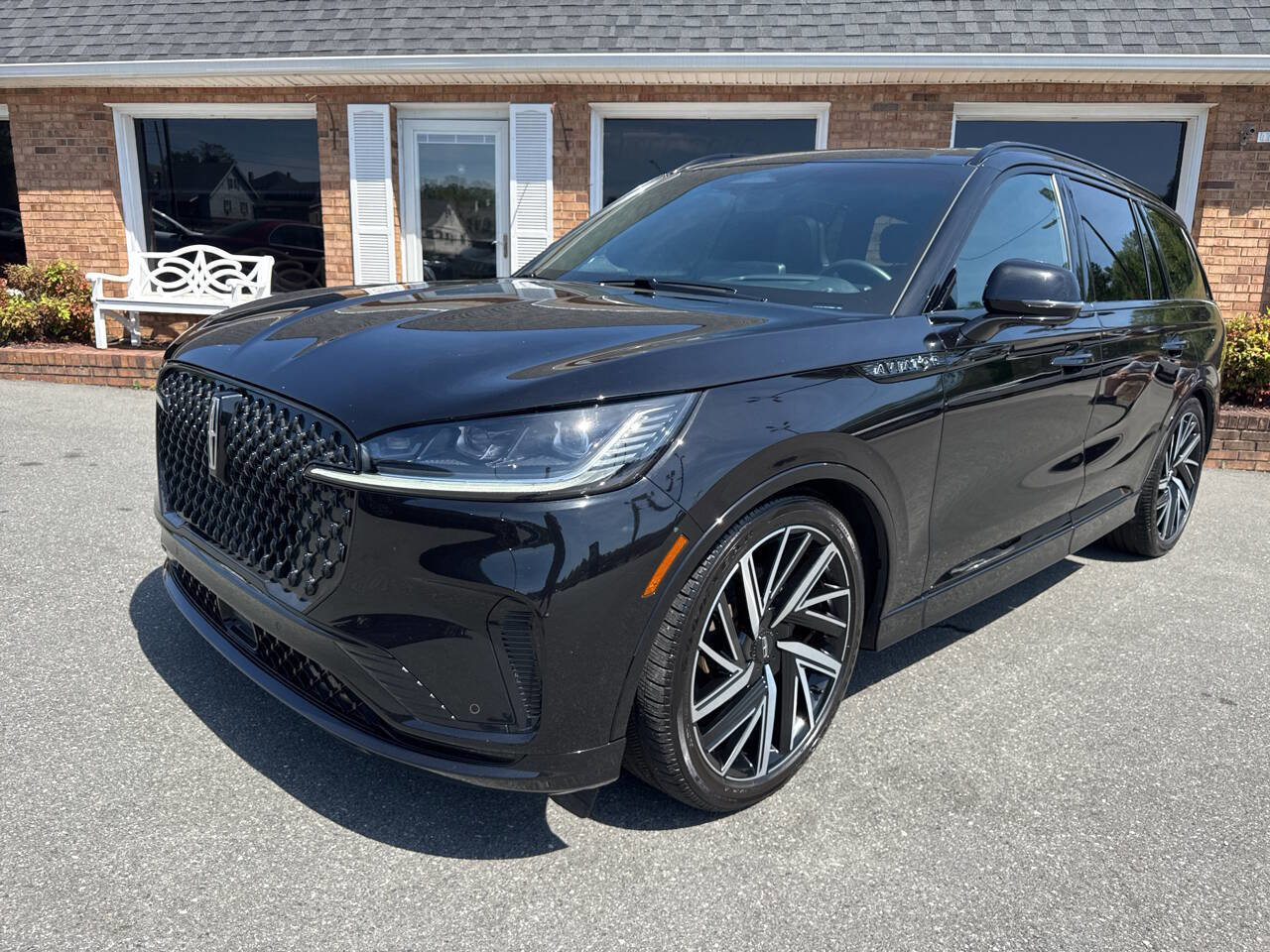 Used 2025 Lincoln Aviator Black Label w/ Jet Appearance Package AWD/4WD image 4