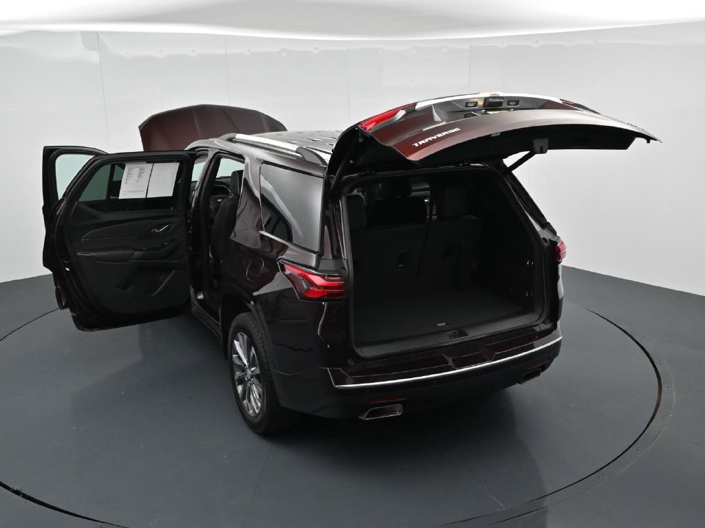 Used 2023 Chevrolet Traverse Premier FWD image 34