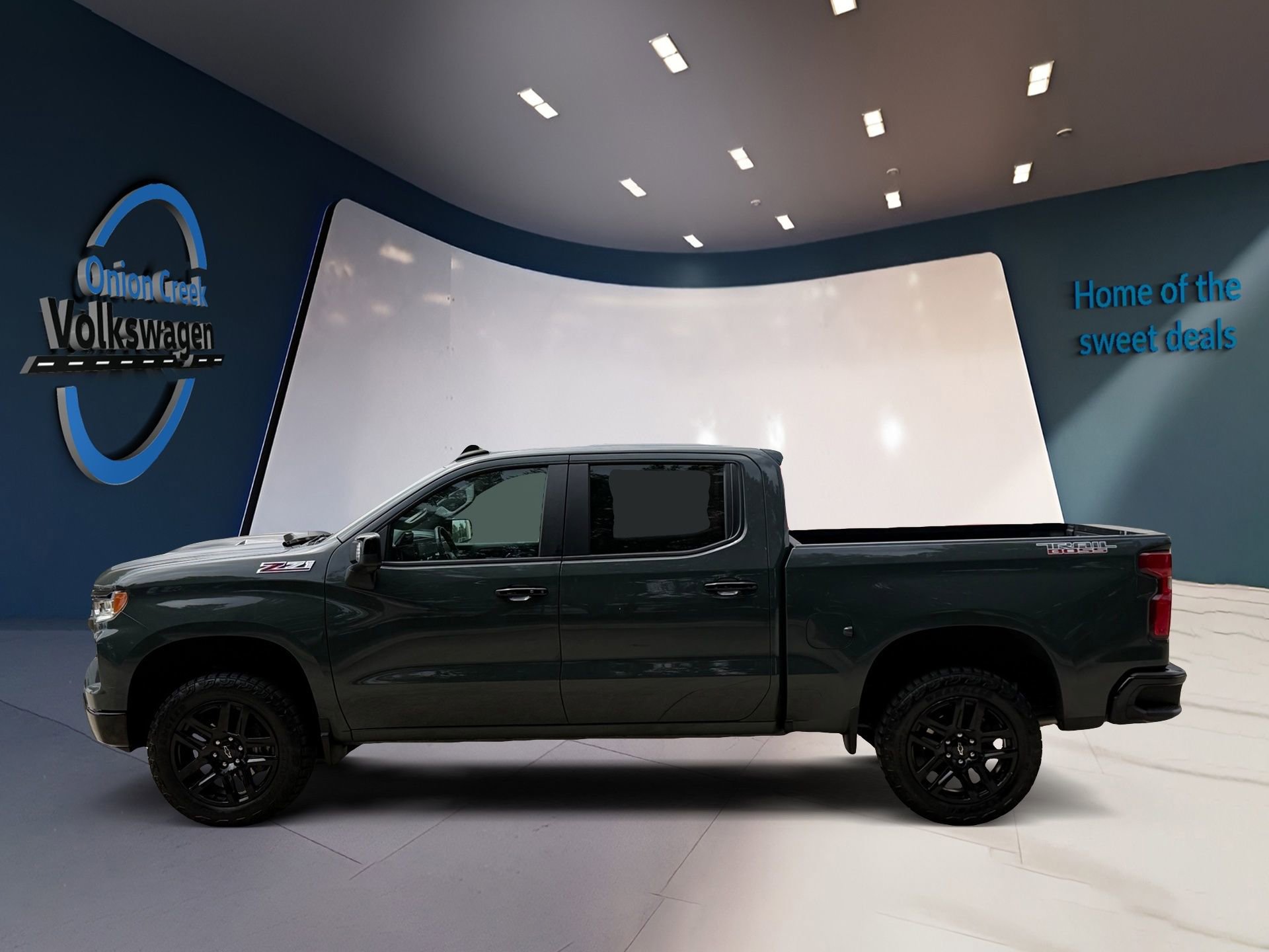 Used 2025 Chevrolet Silverado 1500 LT Trail Boss w/ LT Trail Boss Premium Package AWD/4WD image 5
