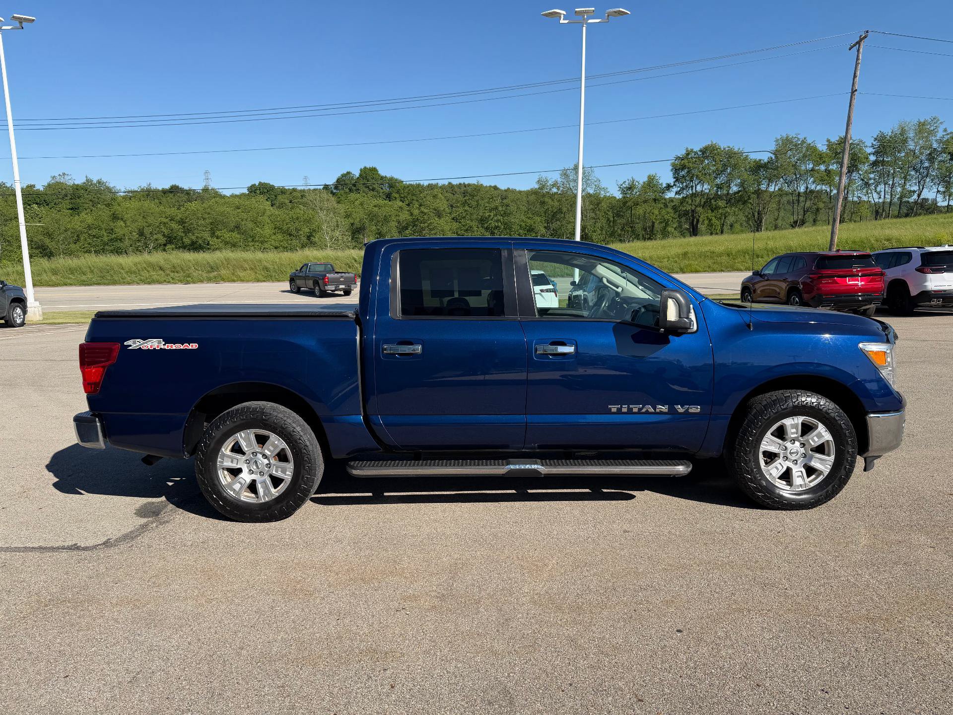 Used 2019 Nissan Titan SV AWD/4WD image 7