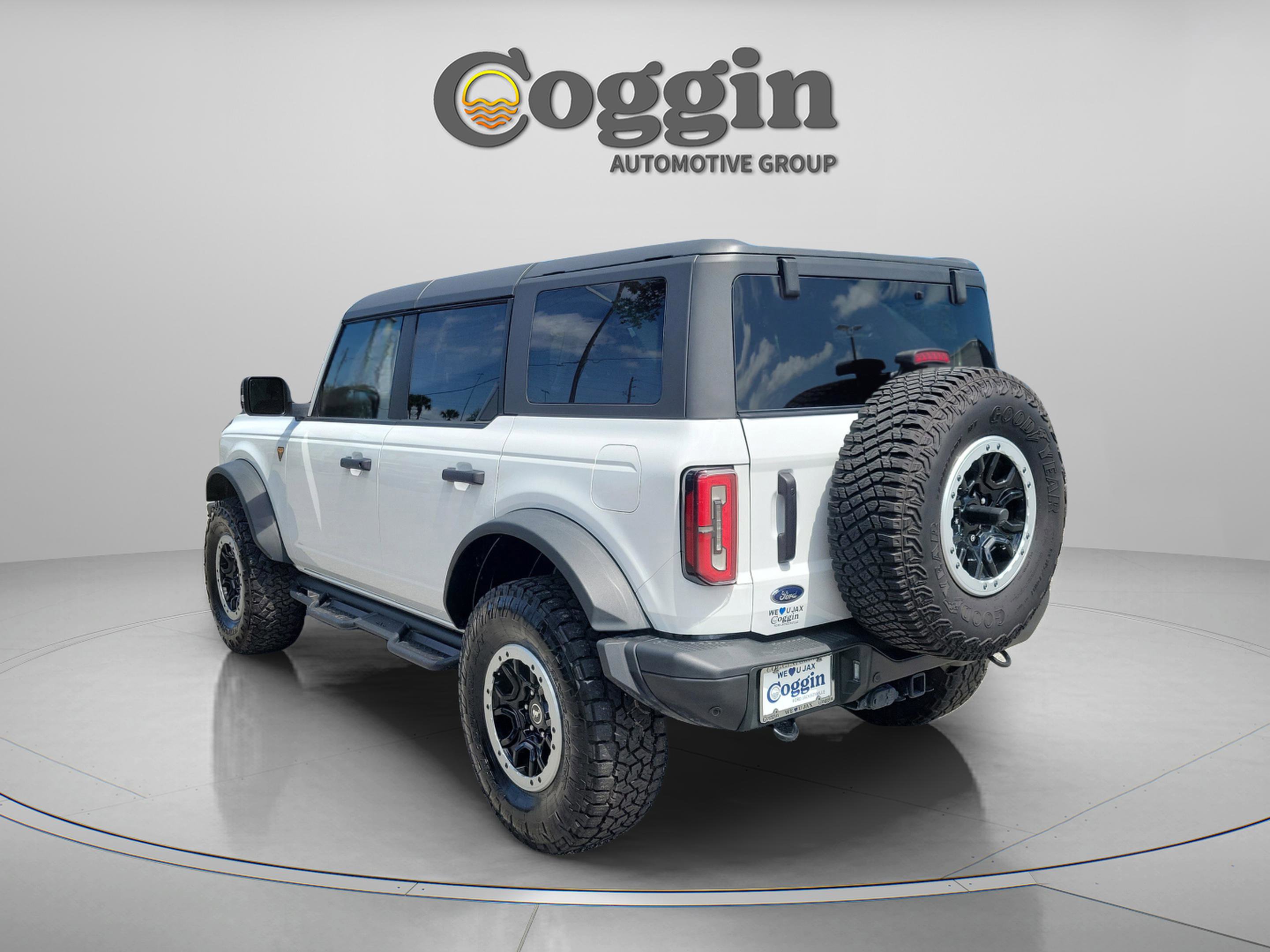 Used 2023 Ford Bronco Badlands image 2