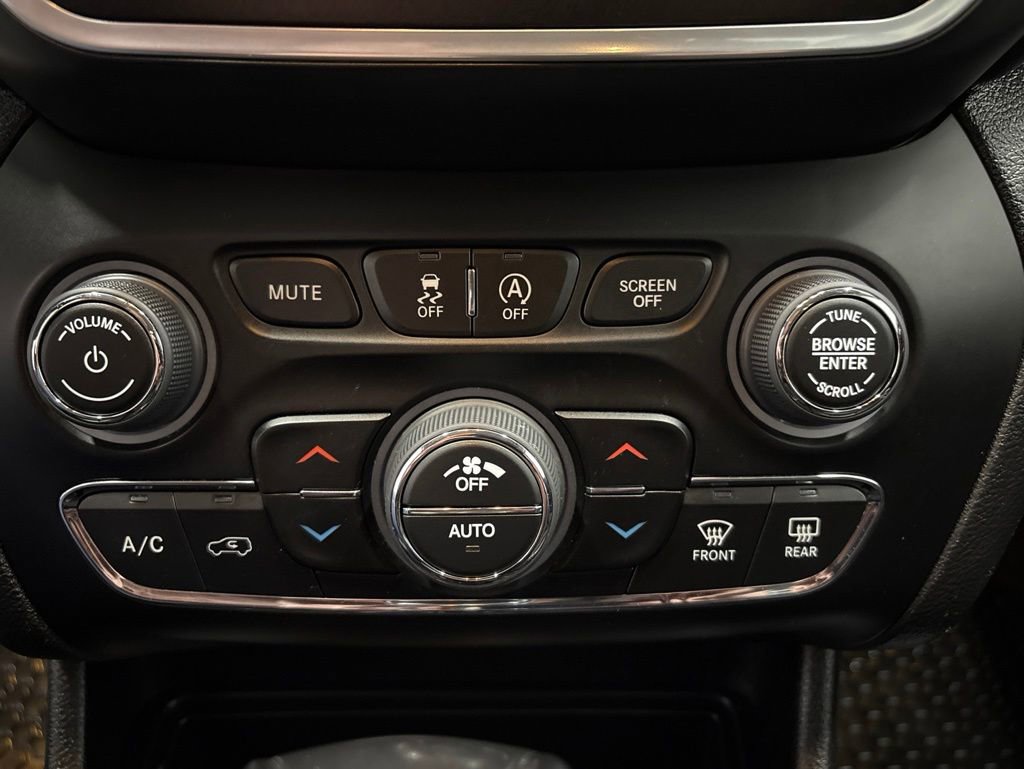 Used 2022 Jeep Cherokee Trailhawk AWD/4WD image 22