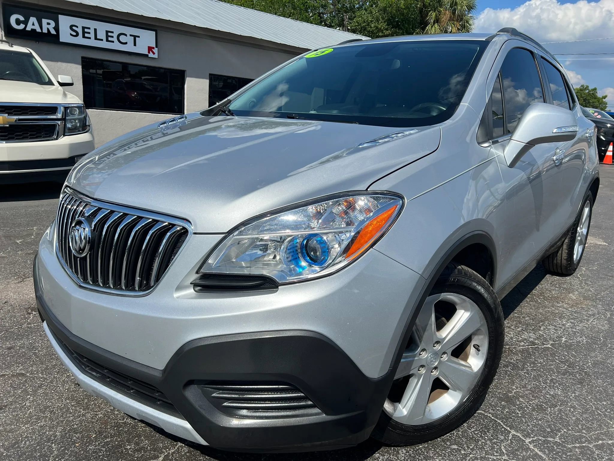 Used 2015 Buick Encore FWD image 1