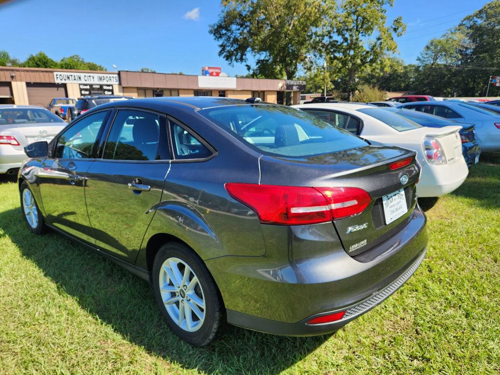 Used 2016 Ford Focus SE image 4