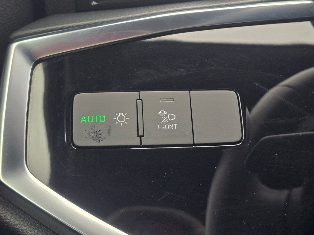 Used 2025 Audi Q3 2.0T Premium AWD/4WD image 39