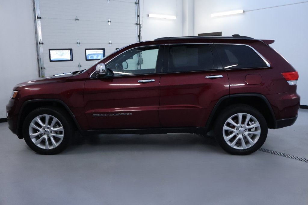 Used 2017 Jeep Grand Cherokee Limited w/ Luxury Group II AWD/4WD image 4