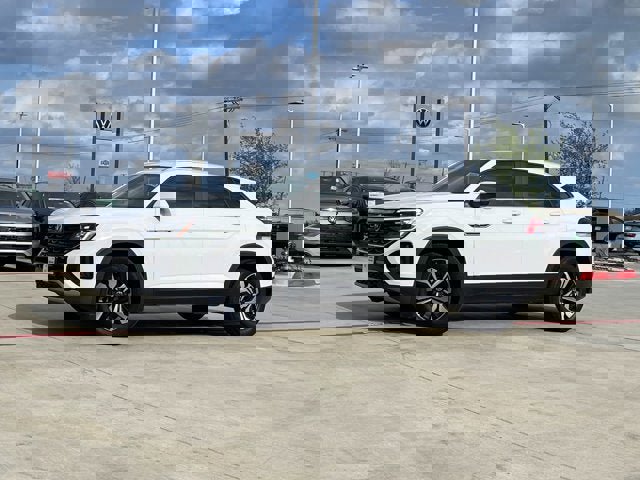 Used 2024 Volkswagen Atlas Cross Sport SE image 1