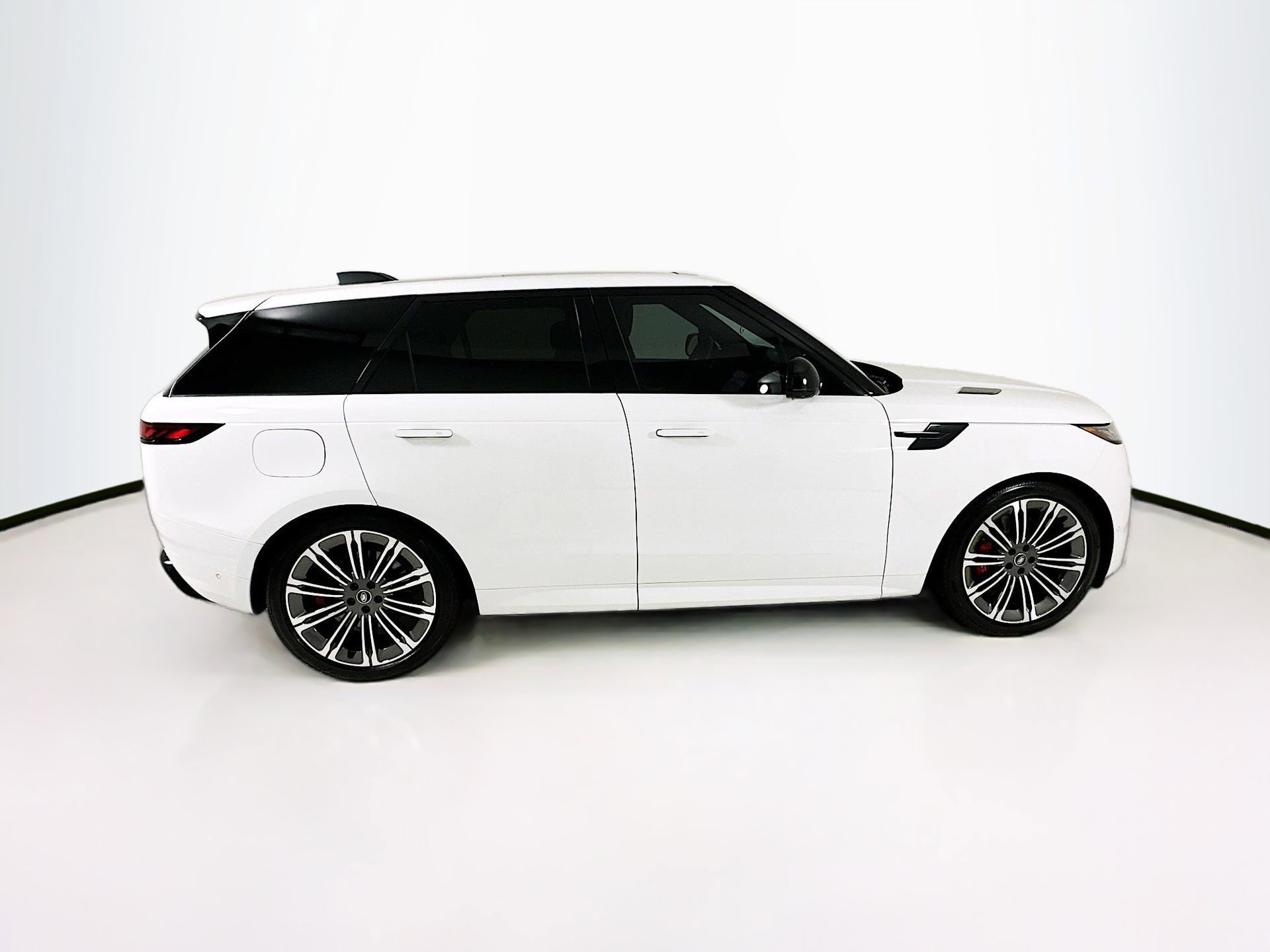 Used 2025 Land Rover Range Rover Sport Dynamic SE image 9