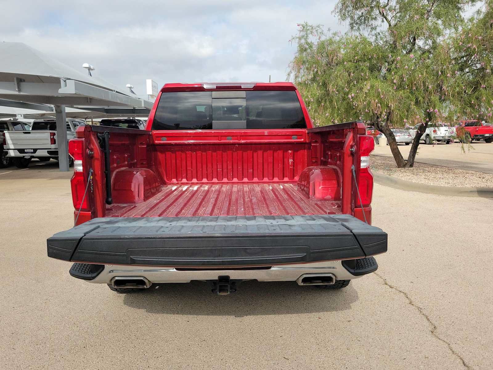 Used 2022 Chevrolet Silverado 1500 LTZ w/ LTZ Premium Package AWD/4WD image 23