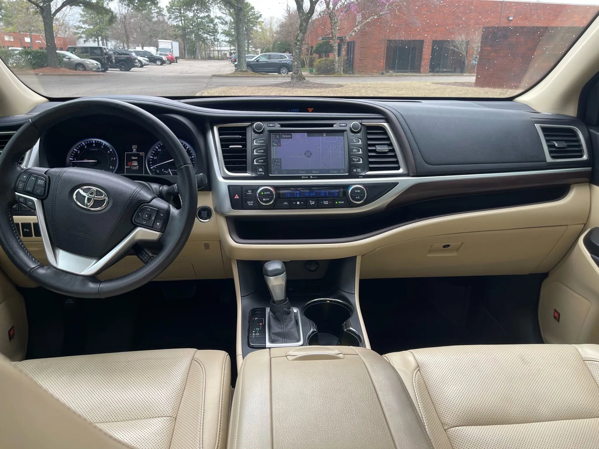 Used 2015 Toyota Highlander Limited image 17