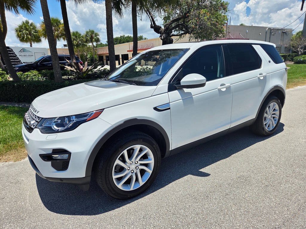 Used 2017 Land Rover Discovery Sport HSE AWD/4WD image 3