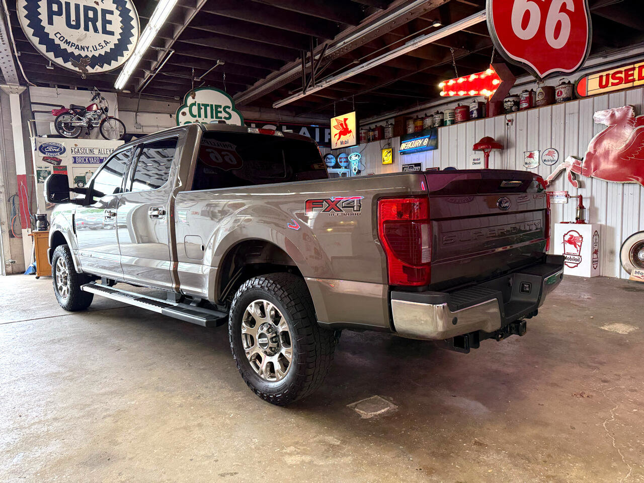 Used 2022 Ford F250 Lariat w/ Chrome Package image 4