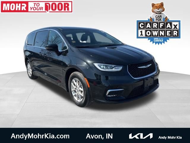 Used 2025 Chrysler Pacifica Select image 1