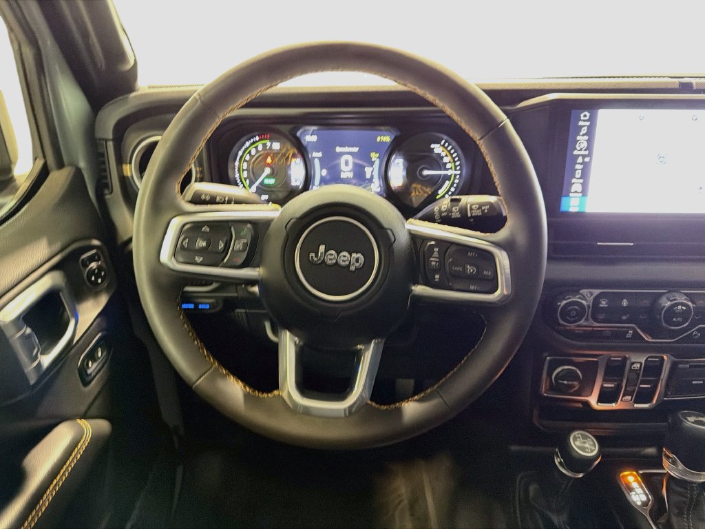 Used 2024 Jeep Wrangler Unlimited Sahara w/ Technology Group AWD/4WD image 24