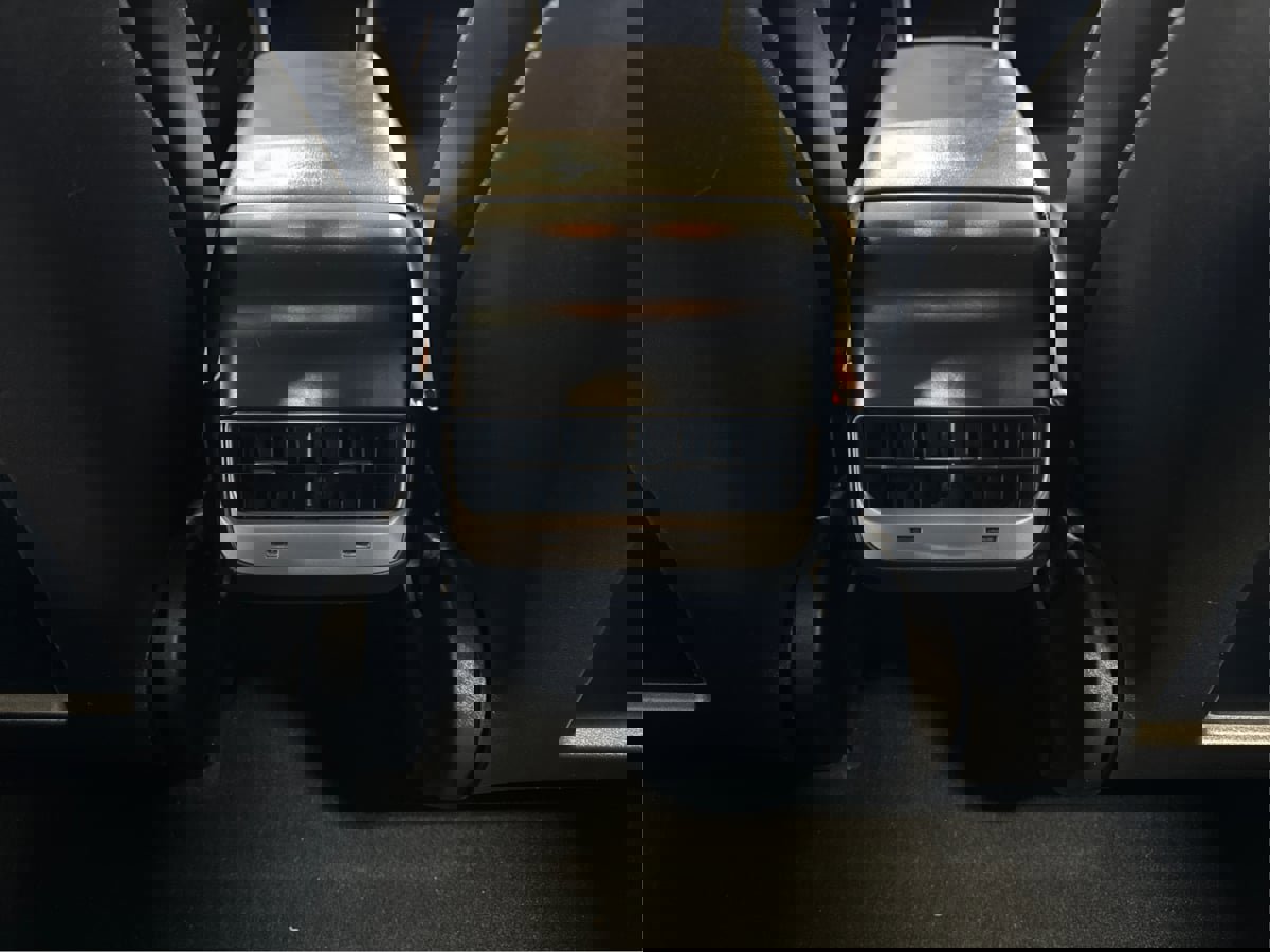 Used 2018 Tesla Model 3 Long Range image 24