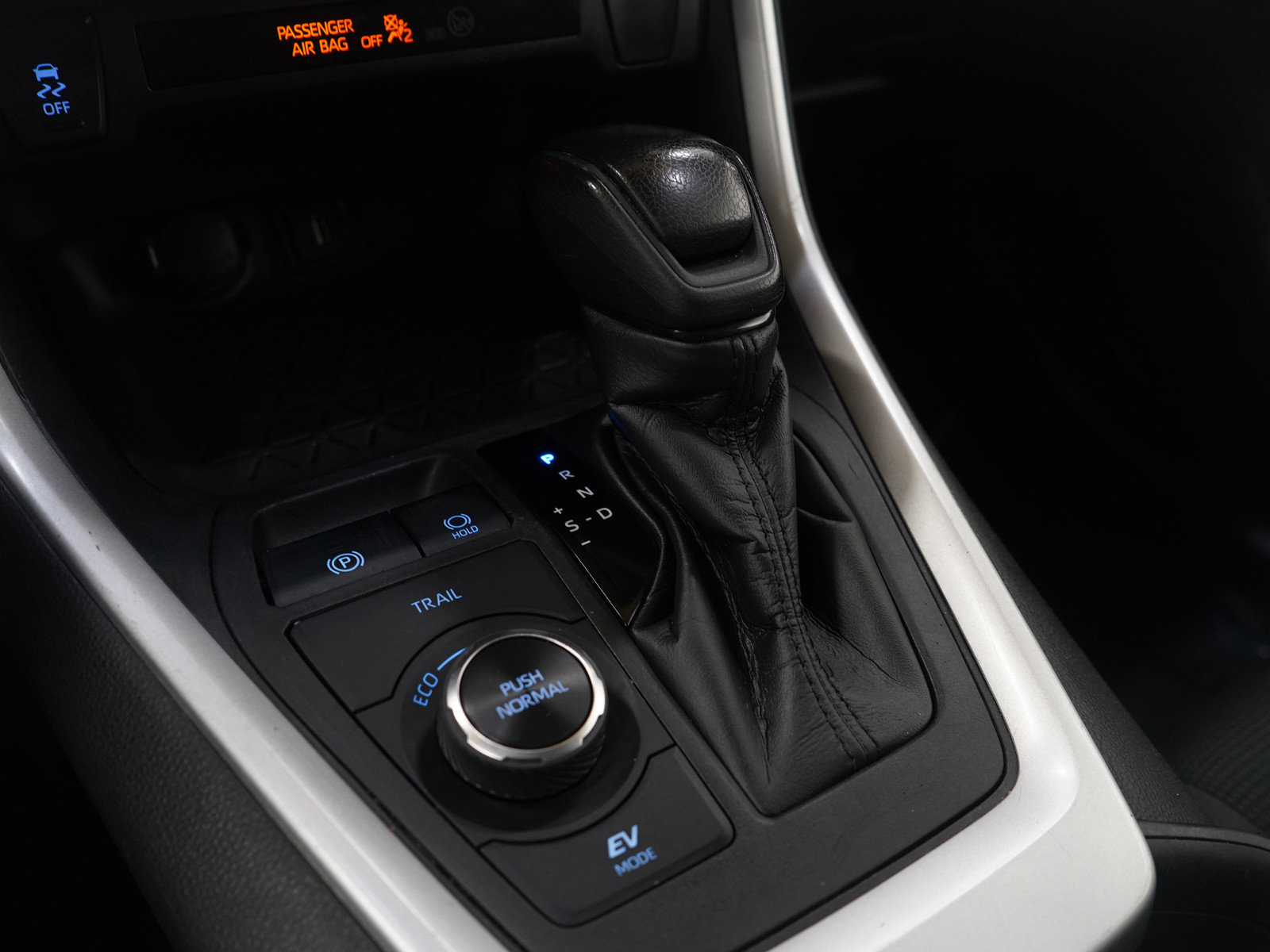 Used 2021 Toyota RAV4 LE image 23