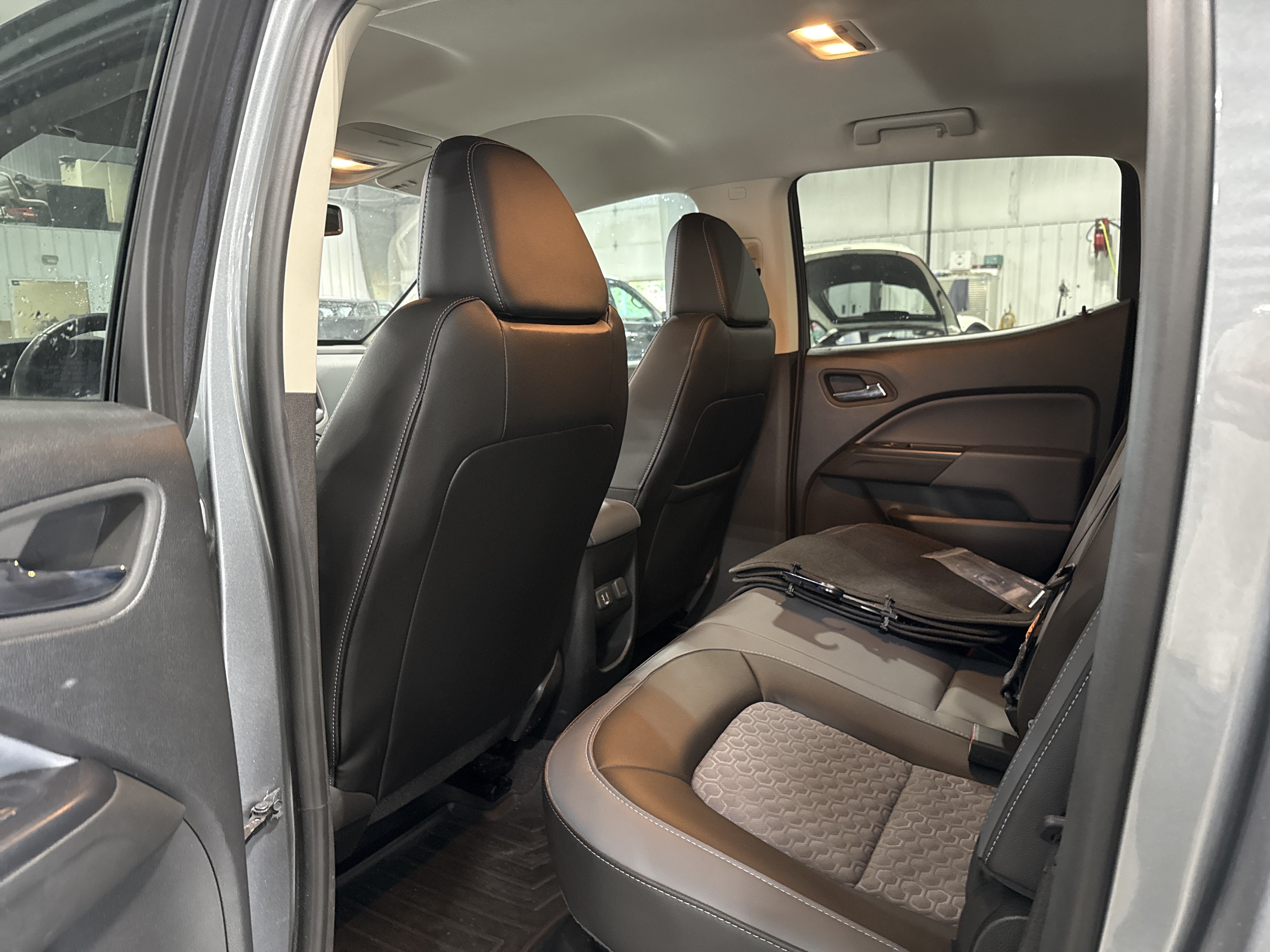 Used 2022 Chevrolet Colorado Z71 AWD/4WD image 8