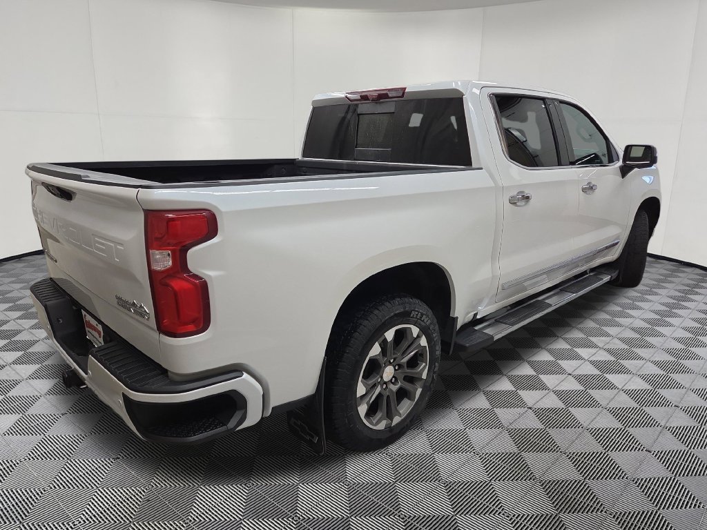 Used 2022 Chevrolet Silverado 1500 High Country w/ Technology Package AWD/4WD image 4