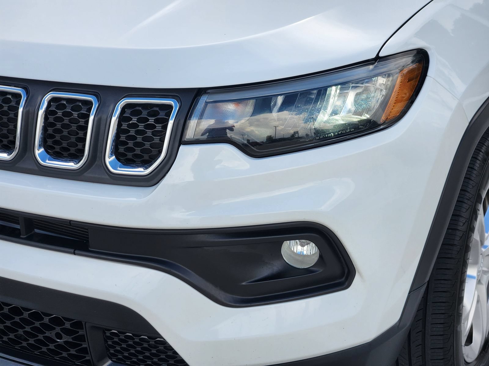 Used 2024 Jeep Compass Latitude AWD/4WD image 8