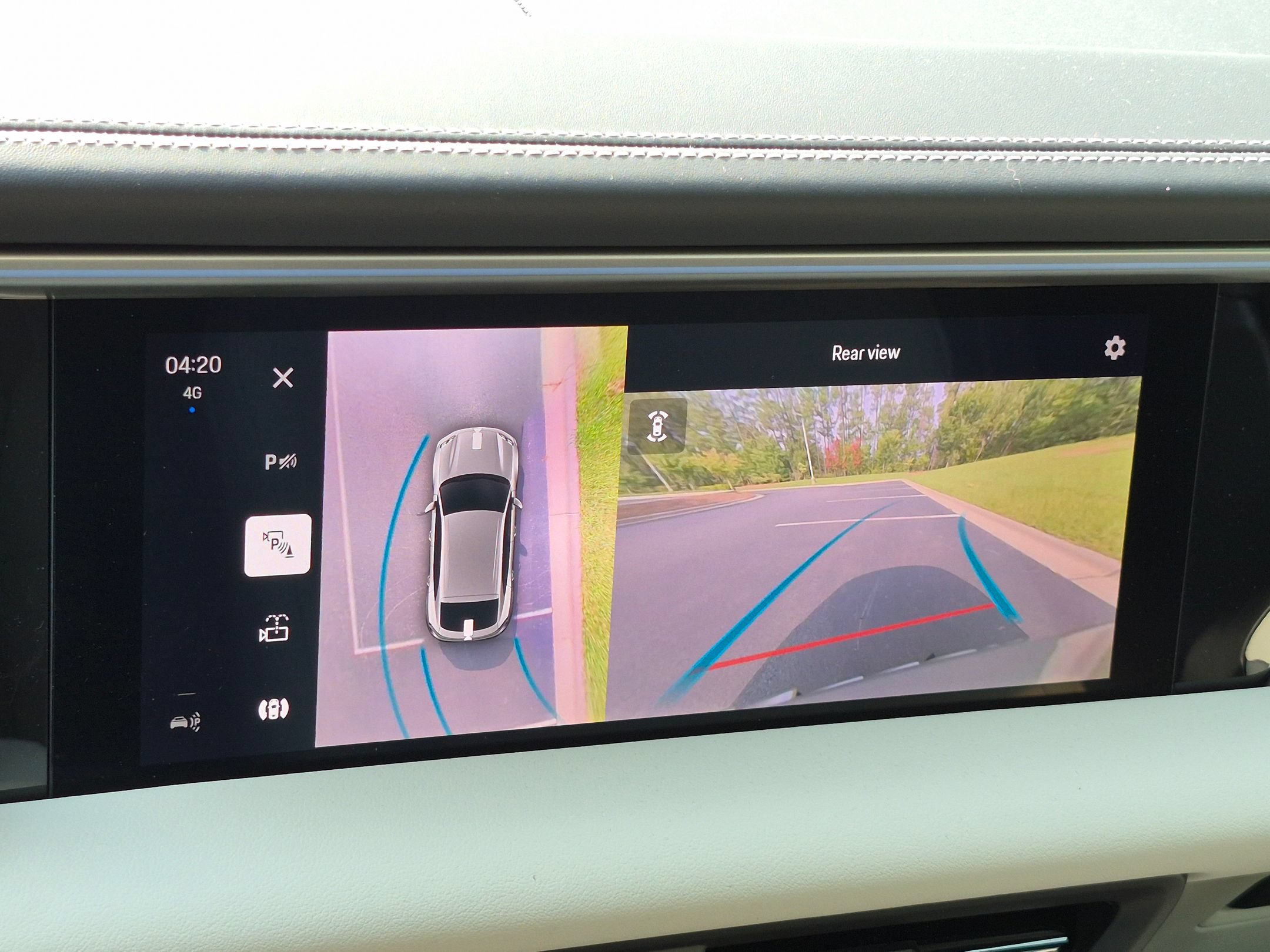 Certified 2025 Porsche Macan Electric RWD image 16