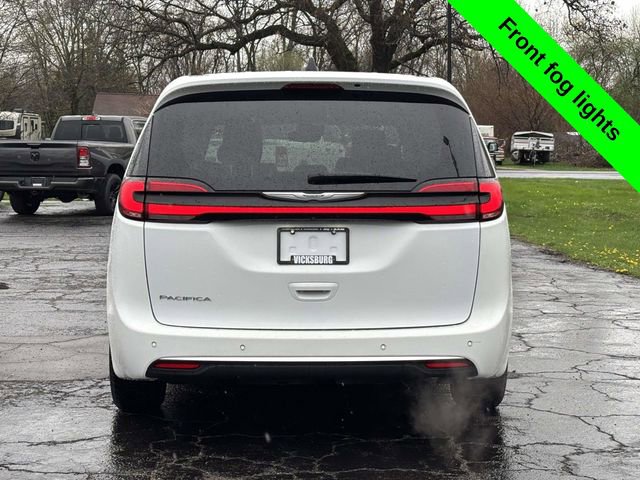 Used 2023 Chrysler Pacifica Touring-L image 35