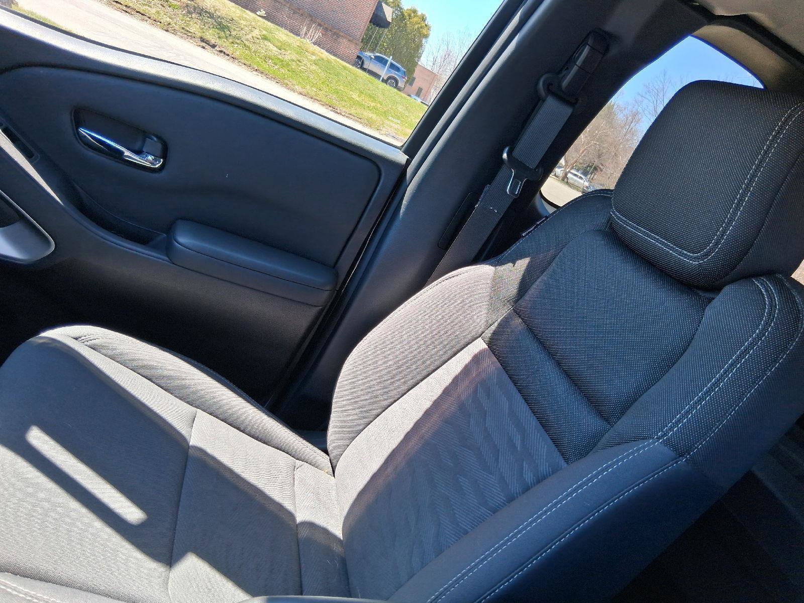 Used 2022 Nissan Frontier SV w/ Technology Package image 19