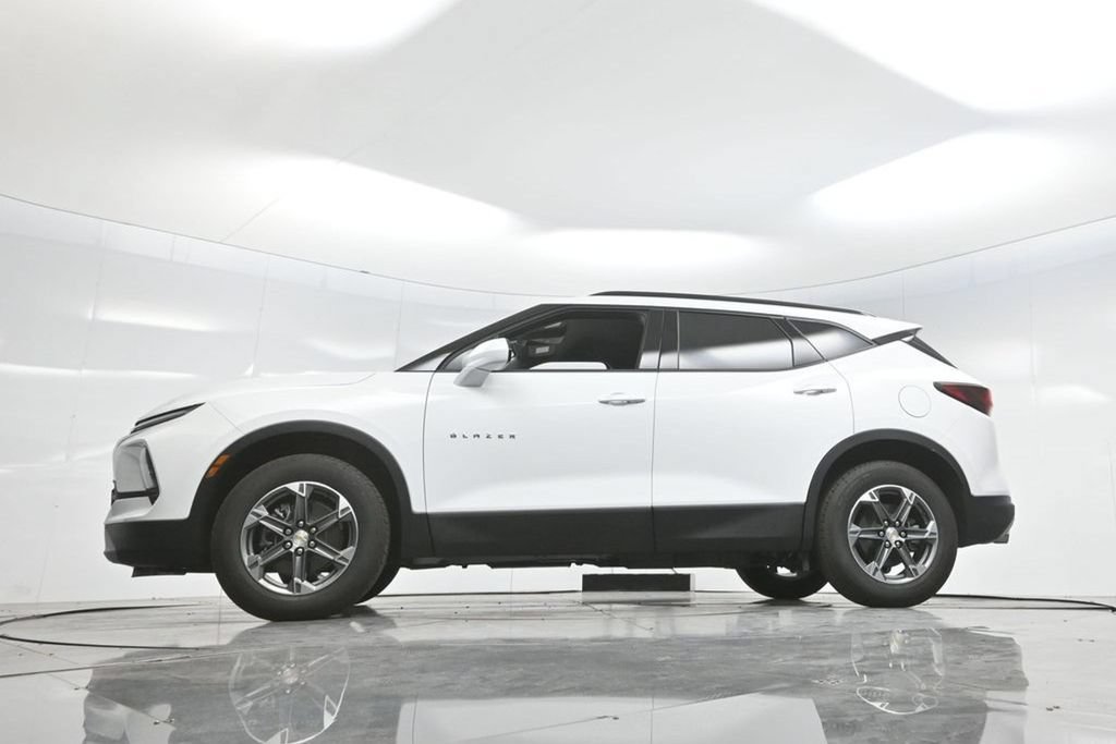 New 2025 Chevrolet Blazer LT w/ Convenience Package FWD image 7