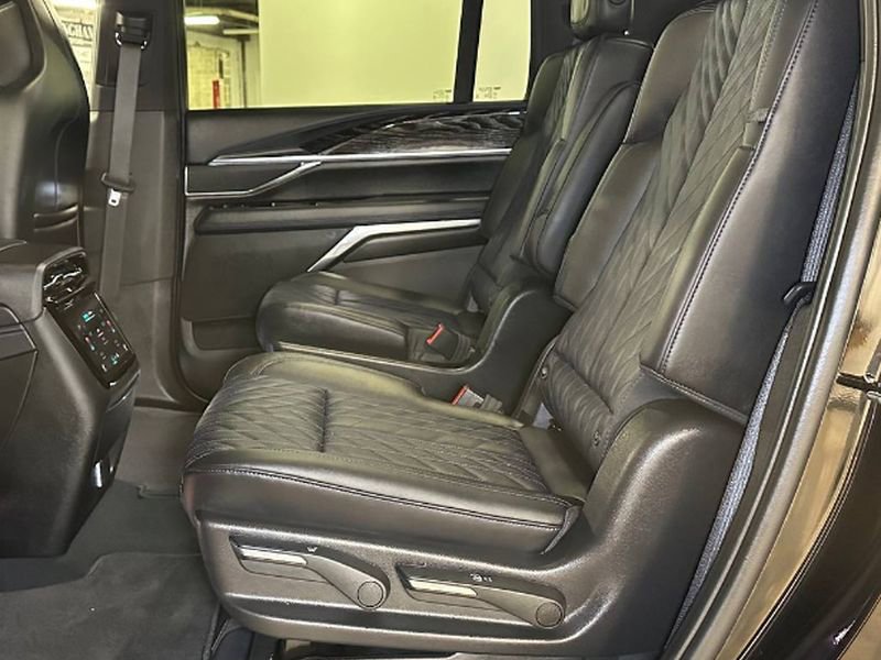 Used 2026 Cadillac Escalade IQL Sport 1 w/ LPO, ONYX Package AWD/4WD image 22