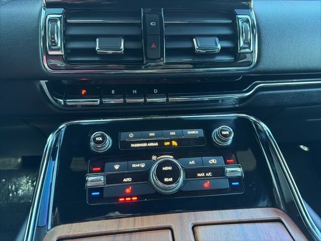 Used 2019 Lincoln Navigator Select image 27