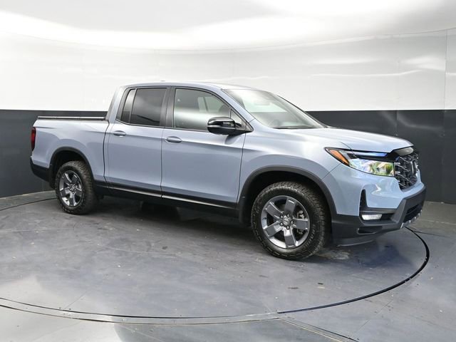 Used 2025 Honda Ridgeline TrailSport image 3
