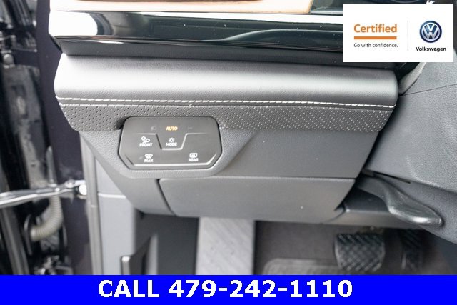 Certified 2024 Volkswagen Atlas SE w/ Black Wheel Package image 25