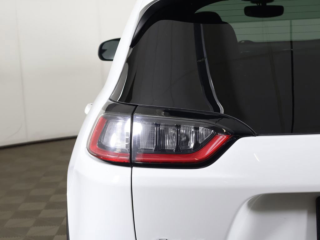 Used 2019 Jeep Cherokee Latitude Plus w/ Comfort/Convenience Group image 14